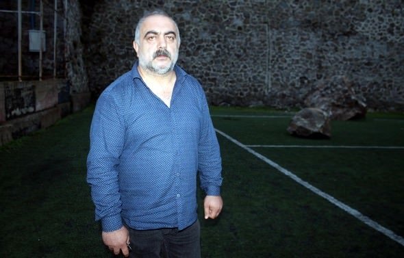 Faciadan dönüldü! Dev kayalar...