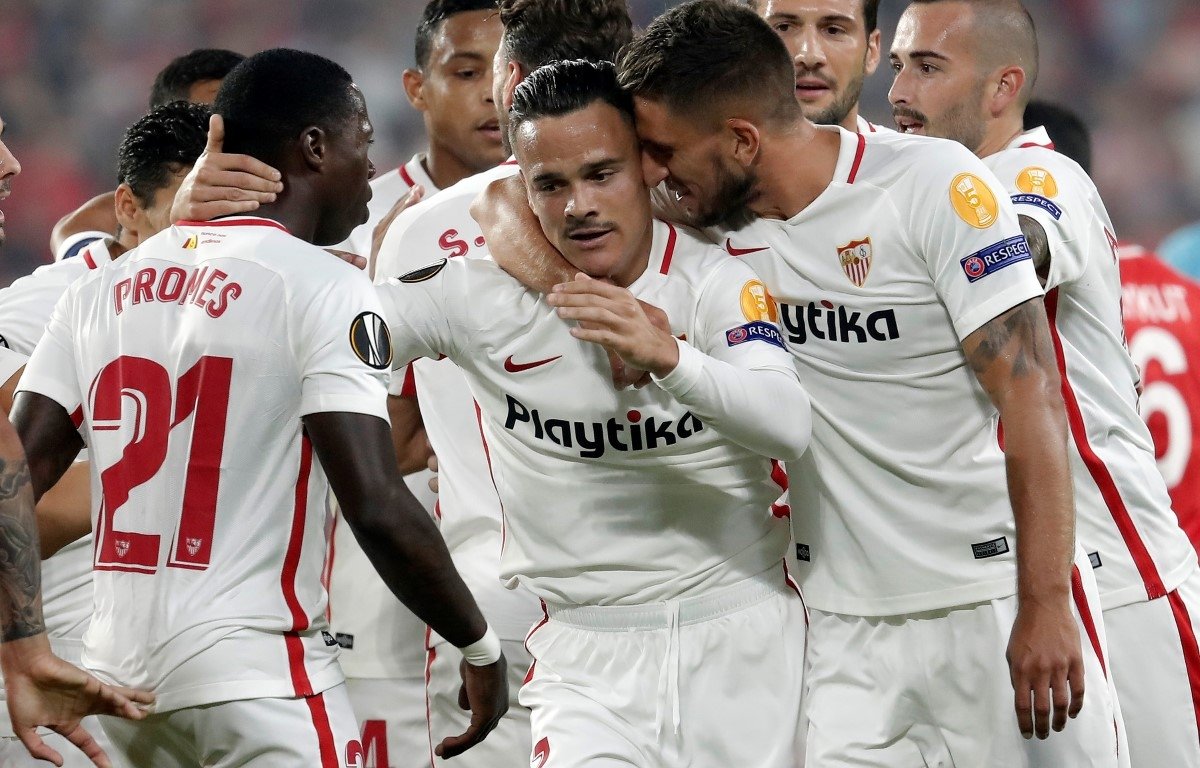 Sevilla Akhisarpsor maçından kareler