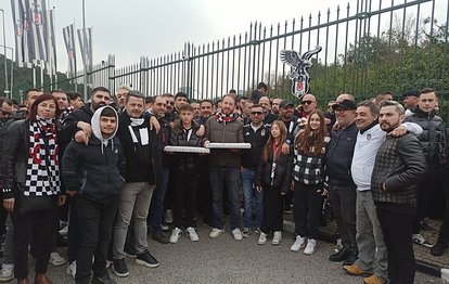 Beşiktaş taraftarından Galatasaray derbisi öncesi takıma destek!