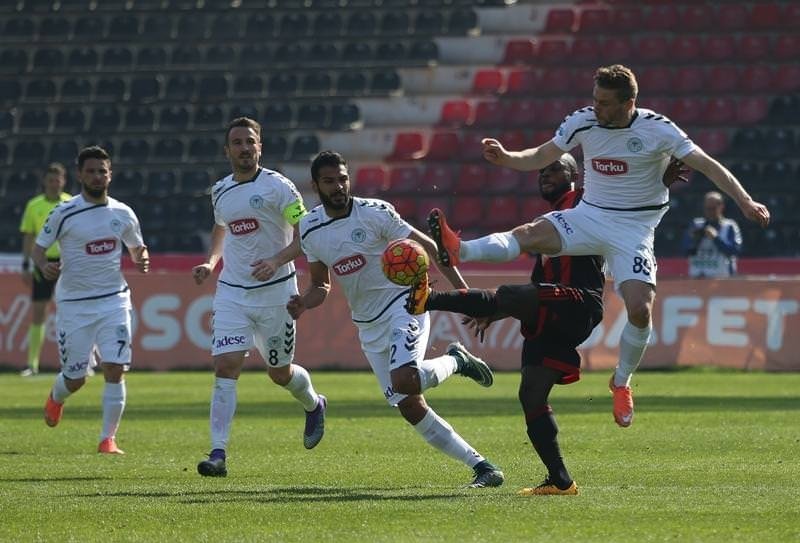 Süper Lig’e hakem hataları damga vurdu