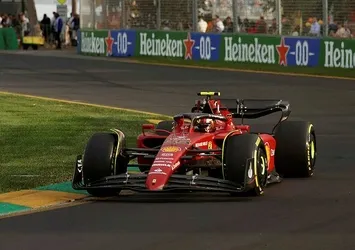 Carlos Sainz 2024'e kadar Ferrari'de!