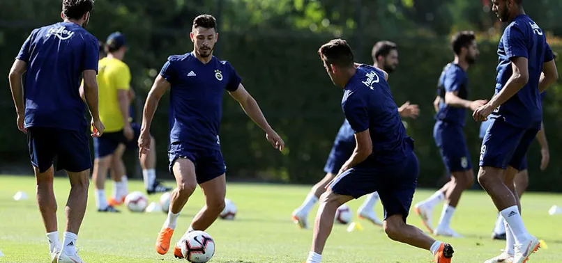Fenerbahçe pas ve yan top çalıştı