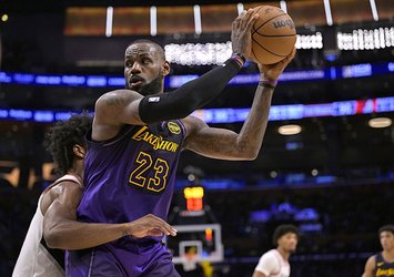 LeBron coştu Lakers kazandı!