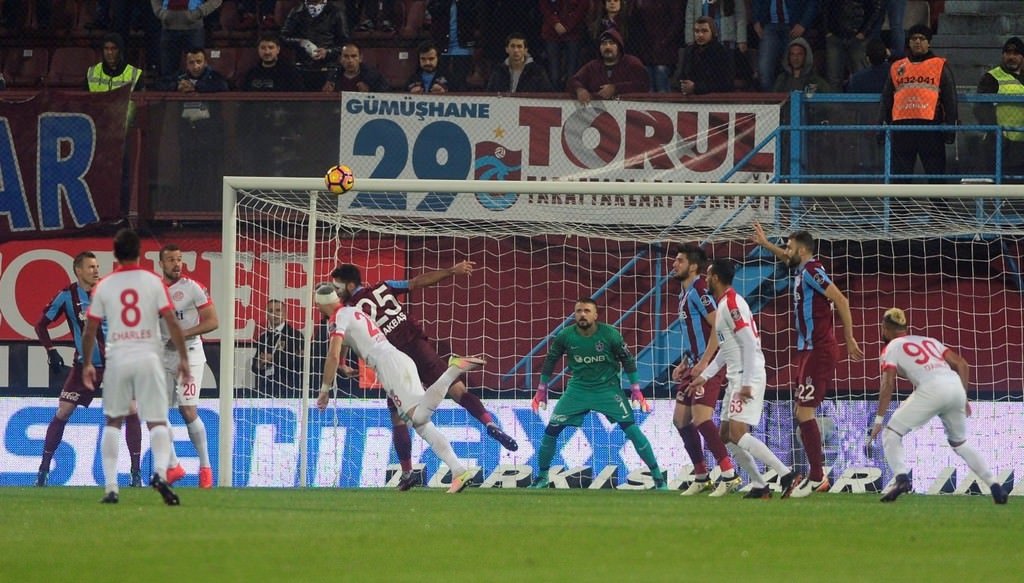 Trabzonspor-Antalyaspor karşılaşmasından kareler
