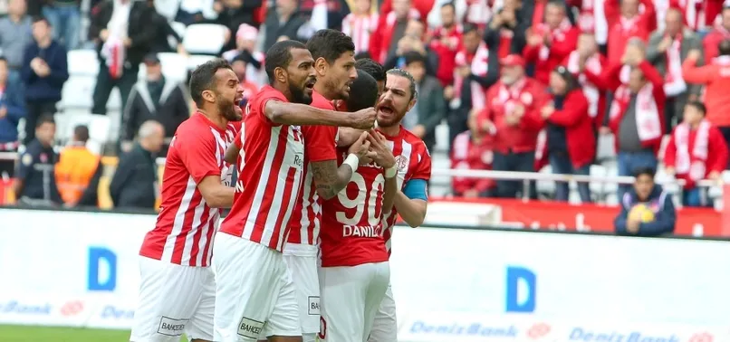 Antalyaspor 3 puanı 3 golle aldı