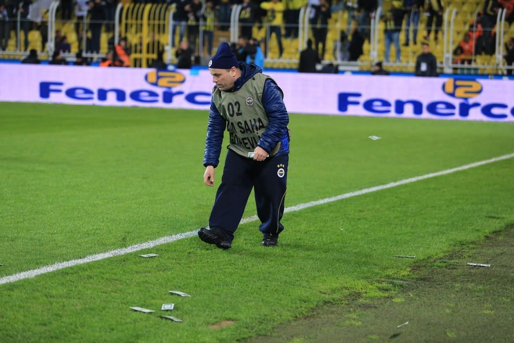Fenerbahçe taraftarından Gökhan Gönül’e protesto!