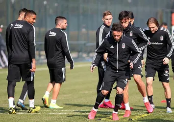 Beşiktaş'a derbi öncesi kötü haber!