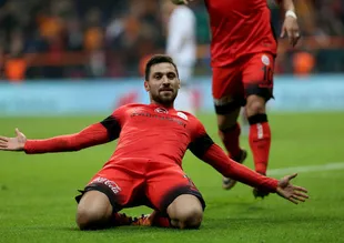 Terim almadı, Löw peşine düştü!