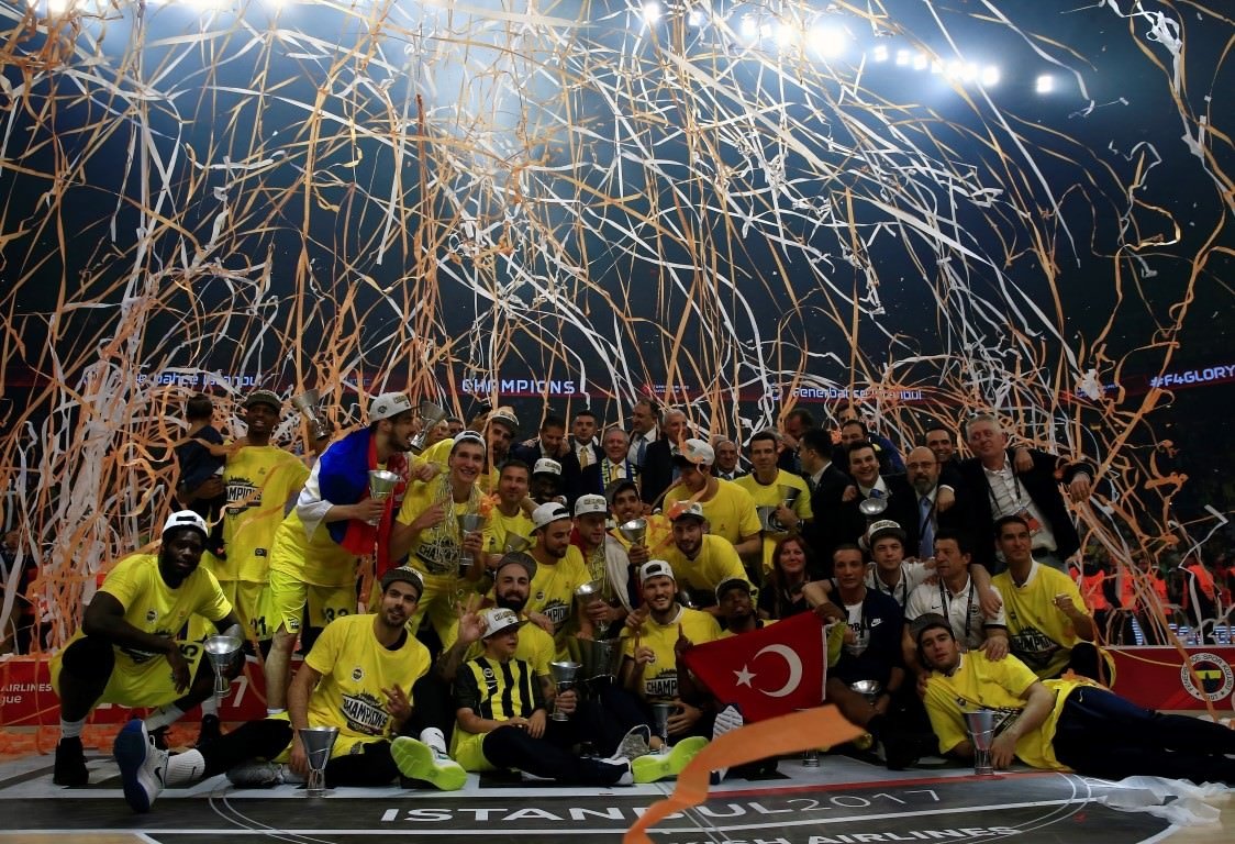 Datome söz verdi, saçlarını kestirdi