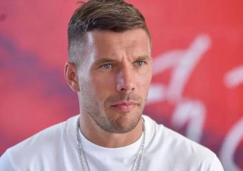 Lukas Podolski ilk takımı ile görüşüyor!