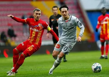 Mesut Özil'den flaş karar!