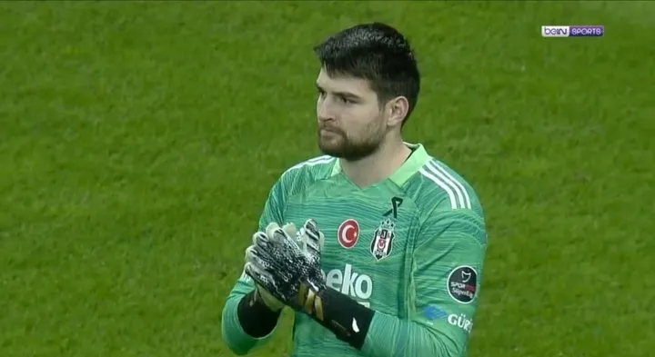 Beşiktaş Gaziantep FK karşılaşmasında hayatını kaybeden Ahmet Çalık için oyun durdu! - 4