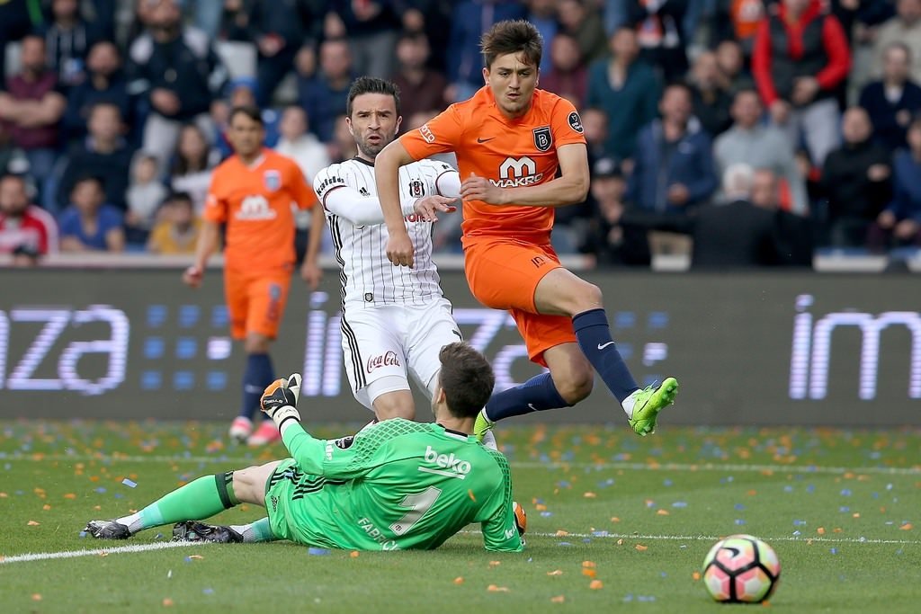 Cengiz Ünder sosyal medyayı salladı
