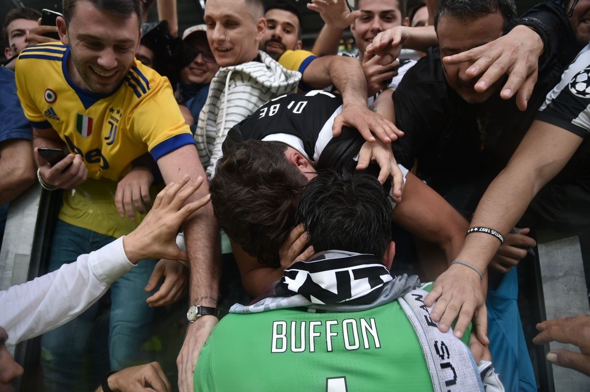 Buffon, gözyaşları içinde Juventus kariyerini noktaladı