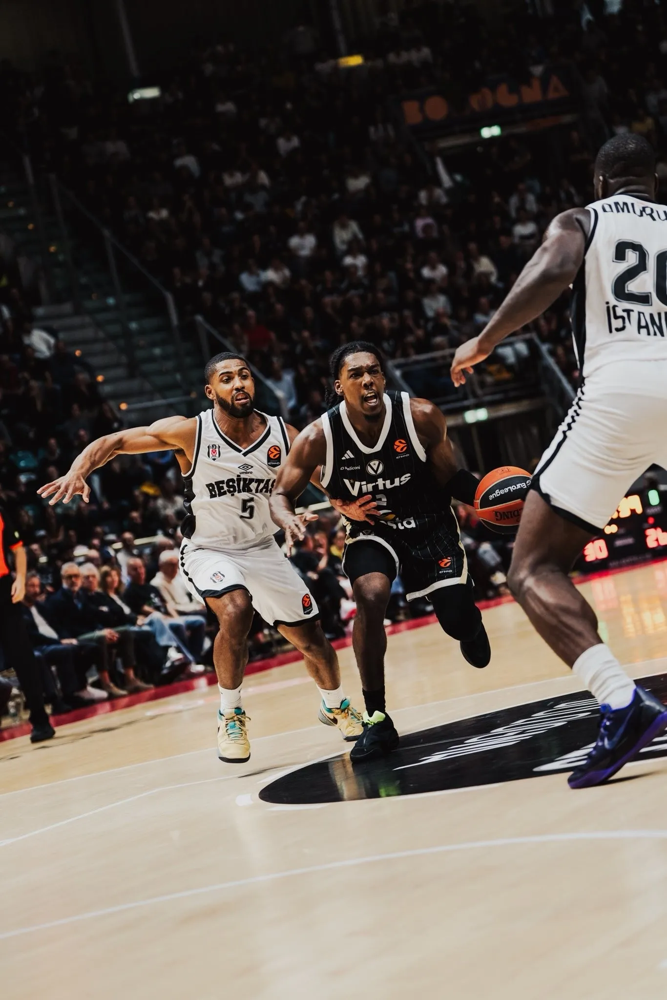 Beşiktaş, Virtus Bologna'yı son saniye üçlüğüyle devirdi
