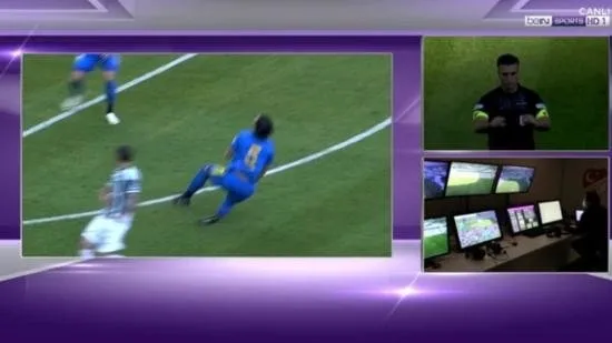 Bursaspor - Ankaragücü maçında ilginç görüntü: VAR! - 1