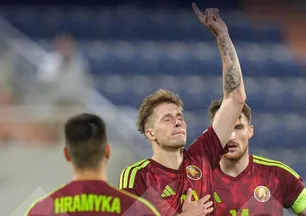 Belarus evinde farka koştu