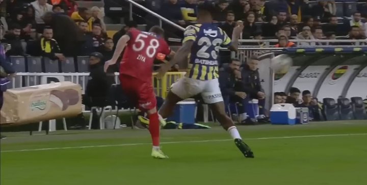 Fenerbahçe - Sivasspor maçında kırmızı kart çıktı! İşte o pozisyon... - 1