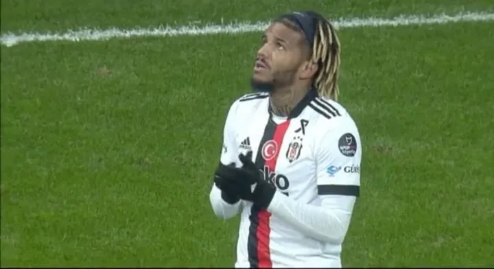 Beşiktaş Gaziantep FK karşılaşmasında hayatını kaybeden Ahmet Çalık için oyun durdu! - 5