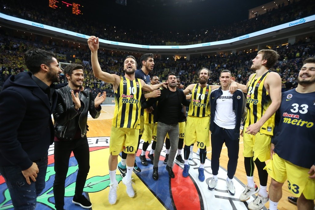 Volkan Demirel yerinde duramadı