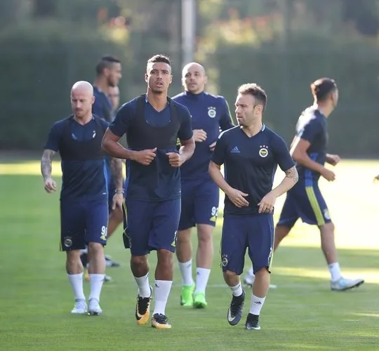 Fenerbahçe'de Mauricio Isla ilk idmanına çıktı - 1