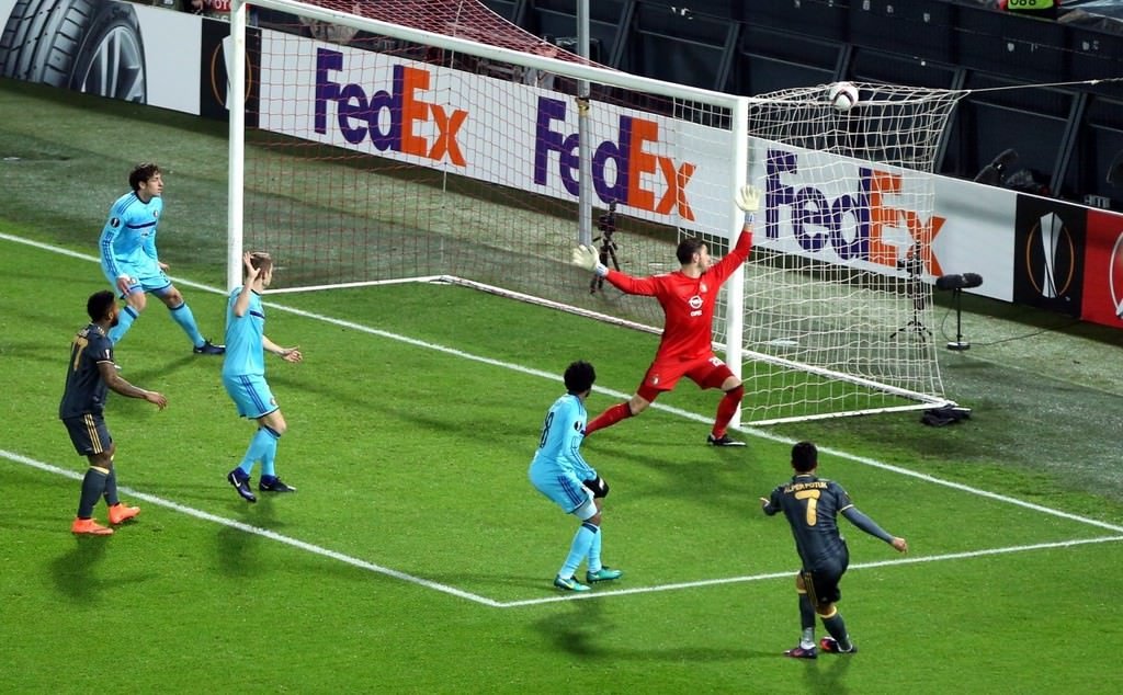 Feyenoord - Fenerbahçe mücadelesinden kareler