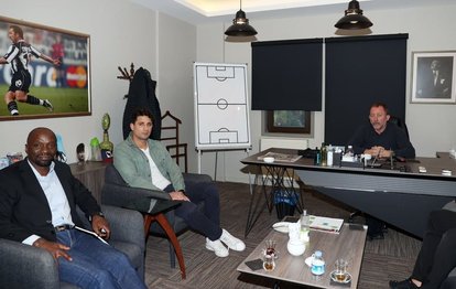 Chelsea’nin teknik mentoru Makelele Beşiktaş Teknik Direktörü Sergen Yalçın’ı ziyaret etti!