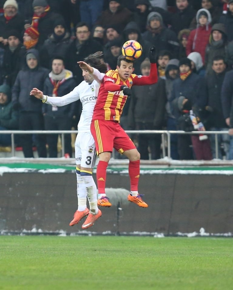 Kayserispor-Fenerbahçe karşılaşmasından kareler