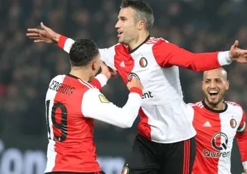 Van Persie, Advocaat'ı üzdü