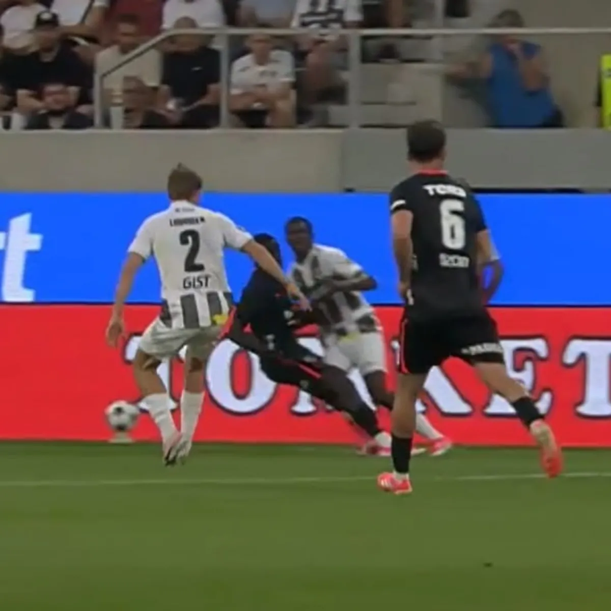 Beşiktaş 10 kişi kaldı! Kassoum Ouattara oyundan atıldı