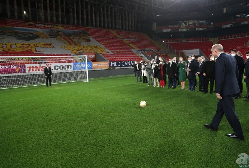 Başkan Recep Tayyip Erdoğan sahalara indi! Durmak yok gollere devam