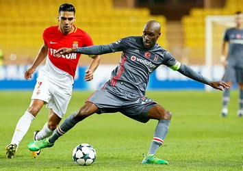 Atiba, yılın erkek futbolcusu seçildi