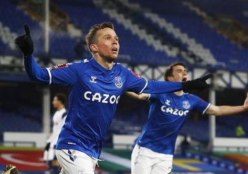 Gol düellosunda Everton ayakta kaldı!