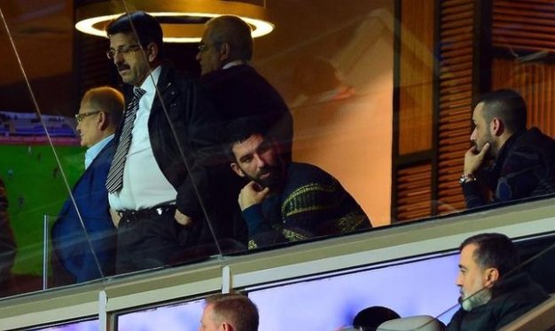 Arda Turan için olay pankart