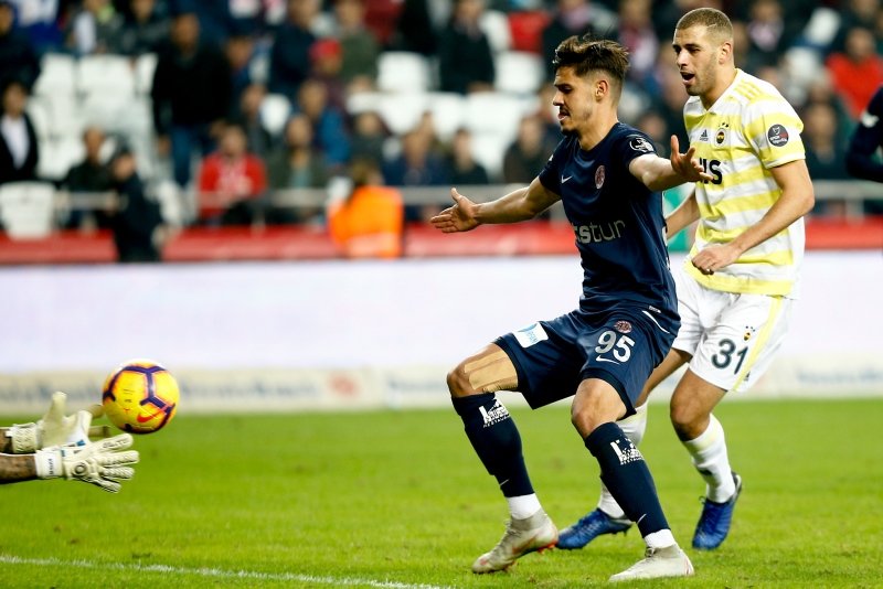 Fenerbahçe’den Slimani teklifi!