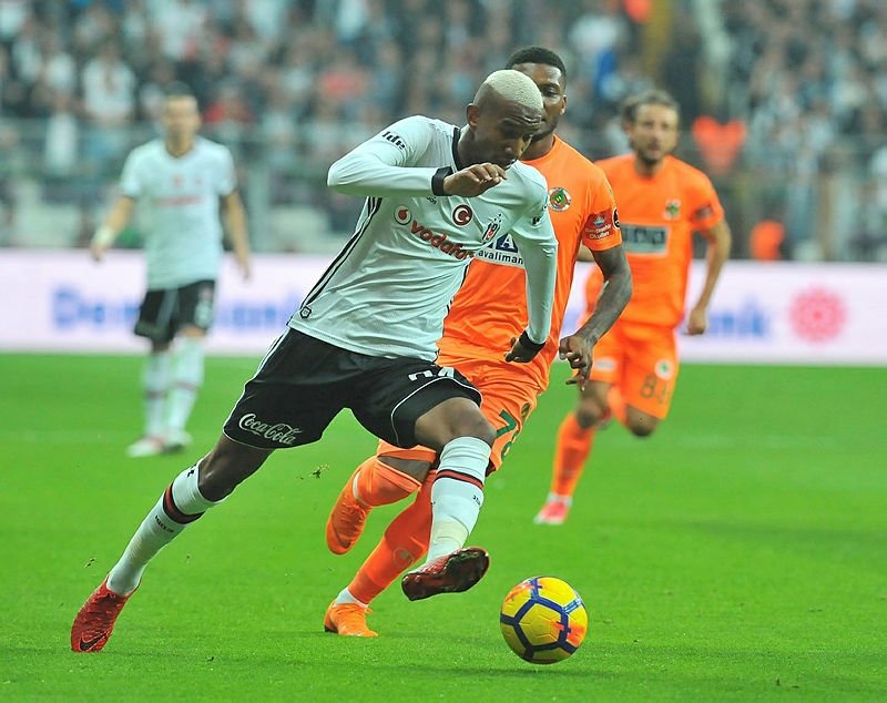 Beşiktaş tribünlerinde yenge rüzgarı