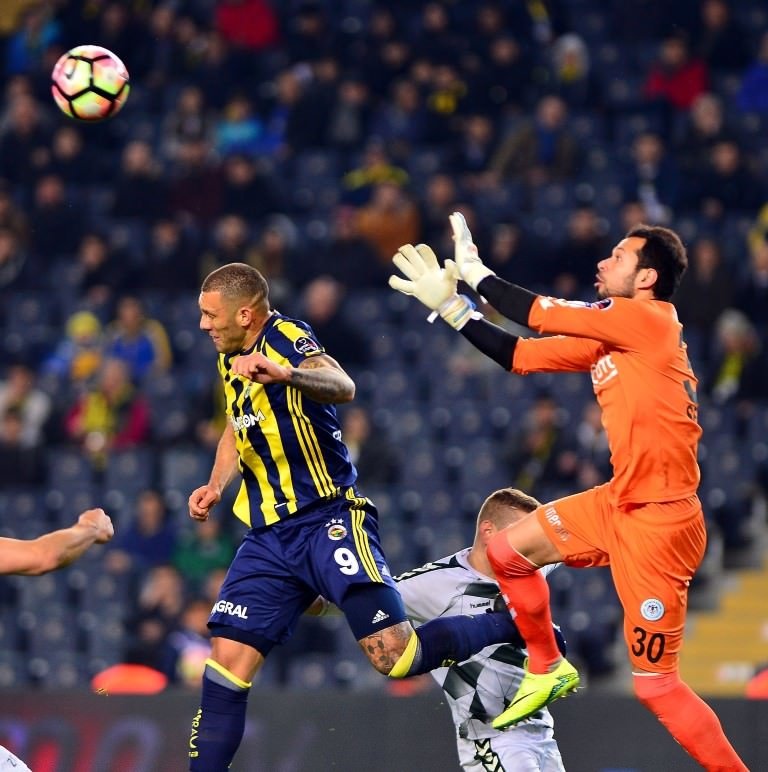 Fenerbahçe-Atiker Konyaspor karşılaşmasından kareler