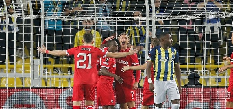 Fenerbahçe Antwerp maçında skandal karar!