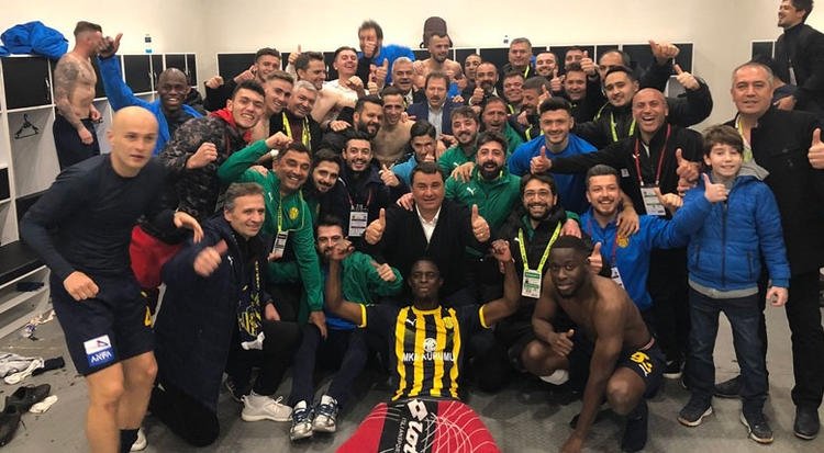 Golden sonra kendini yerde buldu!