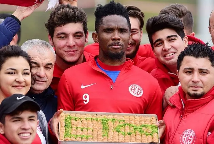 Eto'o'ya taraftarlardan baklava sürprizi - 1