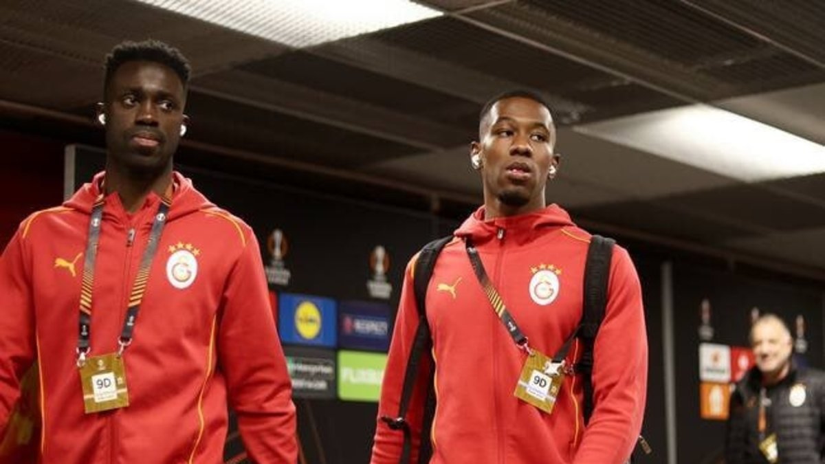 Galatasaray'da Davinson Sanchez'den Carlos Cuesta için gündem olan sözler! Galatasaray'da Davinson Sanchez'den Carlos Cuesta için gündem olan sözler!