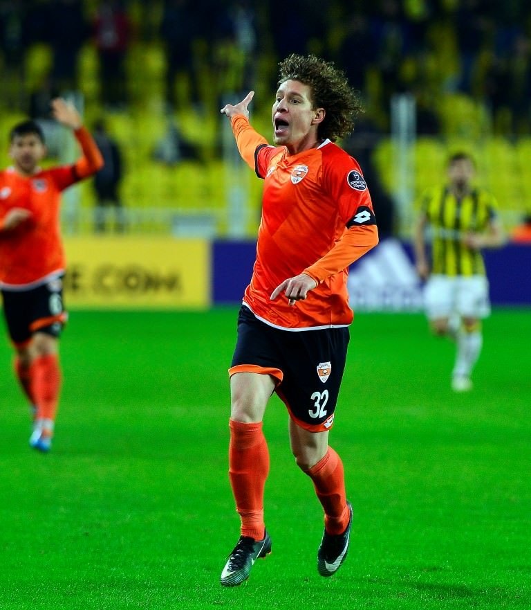 Fenerbahçe-Adanaspor karşılaşmasından kareler