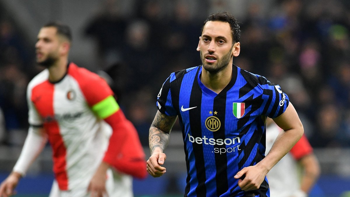 Hakan Çalhanoğlu'dan transfer açıklaması! Galatasaray... Hakan Çalhanoğlu'dan transfer açıklaması! Galatasaray...