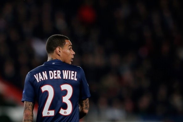 Fenerbahçe van der Wiel’i resmen açıkladı!