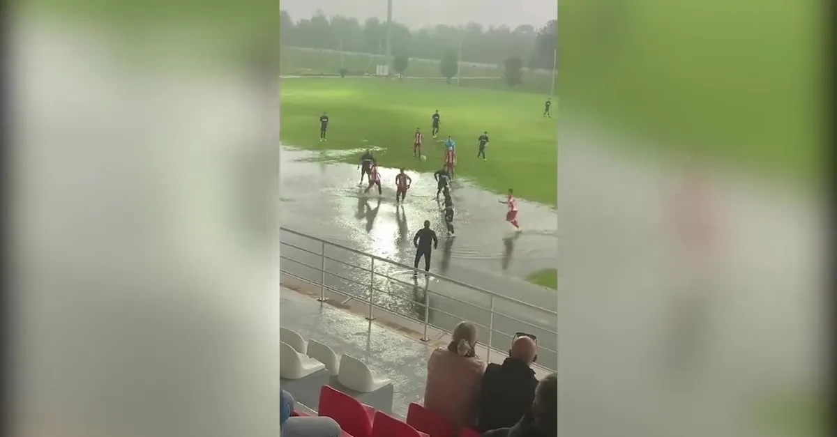 U-19 Ligi maçını yağmur bastı!