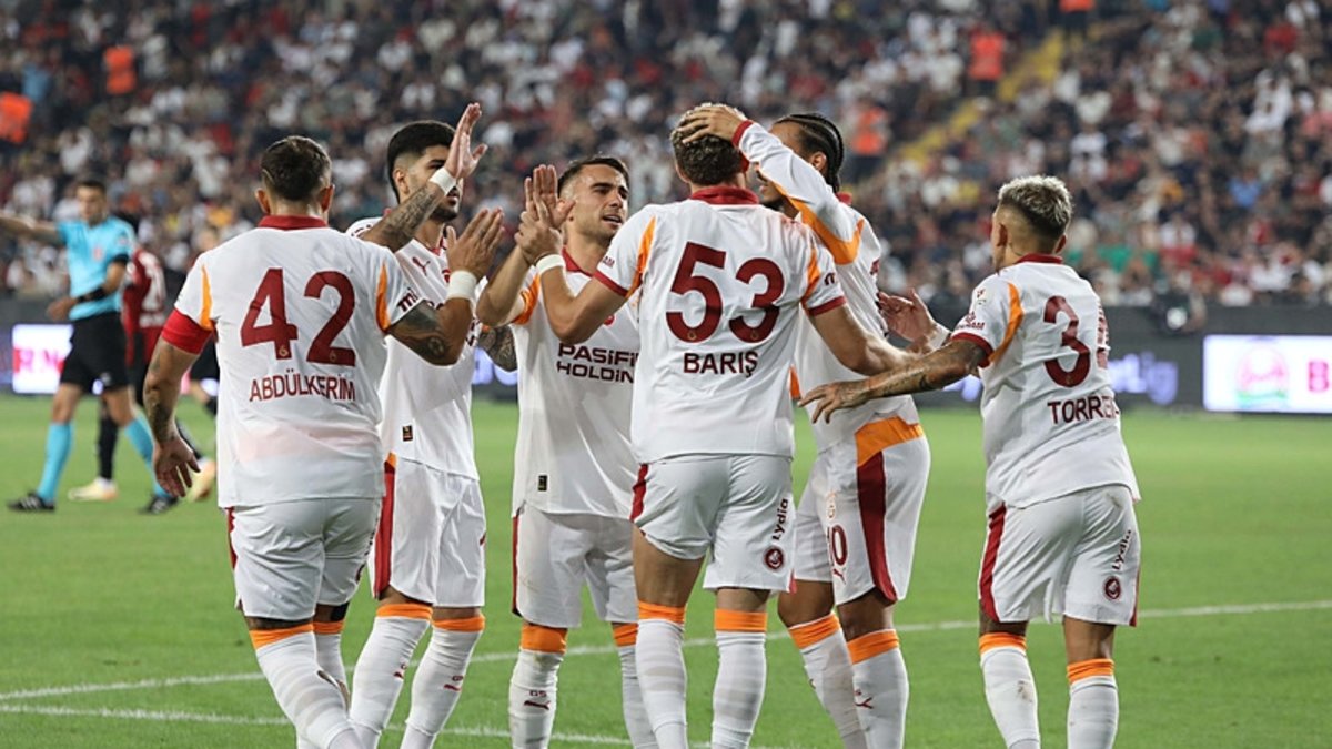TRANSFER HABERİ: Galatasaray'dan yıldız ismin taliplerine flaş yanıt! TRANSFER HABERİ: Galatasaray'dan yıldız ismin taliplerine flaş yanıt!