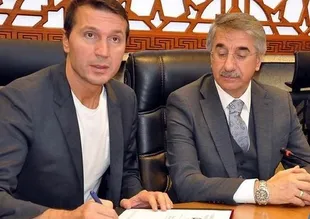 Bayram Bektaş'tan Elazığspor'a 1,5 yıllık imza