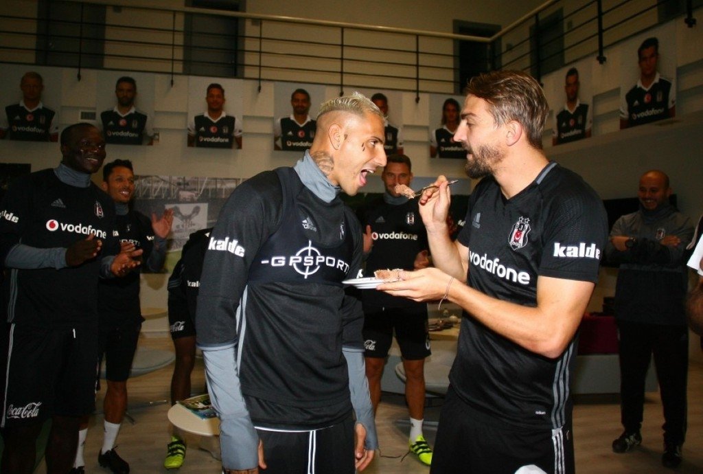 Quaresma doğum gününü takım arkadaşlarıyla kutladı