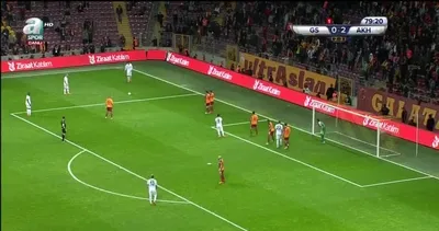 Seleznyov'un şutu direkten döndü