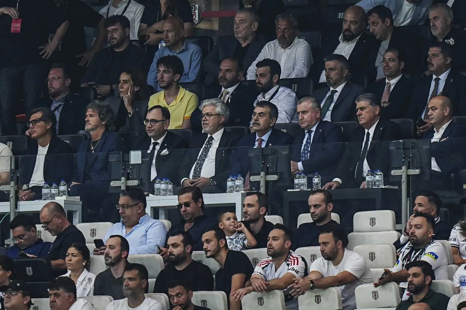 Bakan Bak'tan Serdal Adalı'ya tebrik